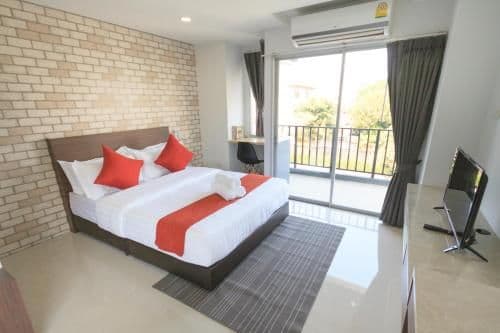 Deluxe Corner Room with Balcony