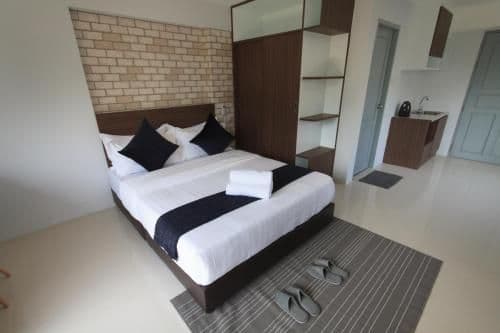 Deluxe Corner Room with Balcony