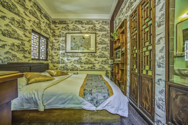 DOUBLE KING SIZE BED