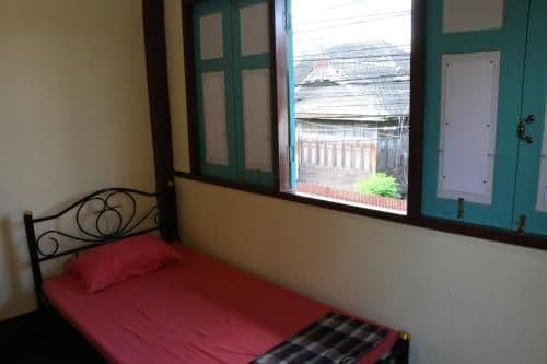Single Bed in Mixed Dormitory Room
