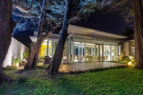 Villa - Beach Front