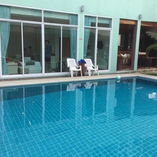 Deluxe Family Room with Pool Access 