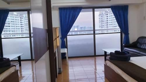 Apartment with Pool View