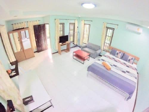 Deluxe Studio