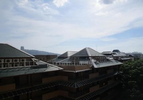 Apartment with Mountain View