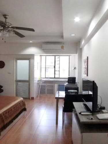 Studio Apartment