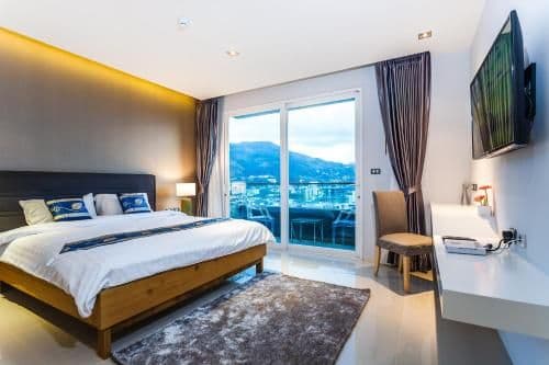Apartment with Mountain View
