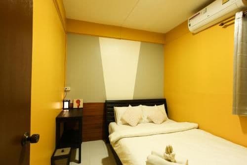 Queen Room with Shared Bathroom