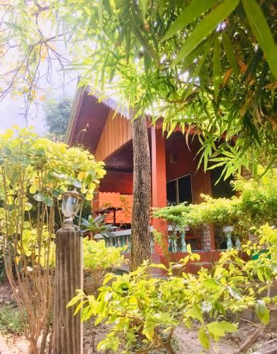Bungalow with Garden View