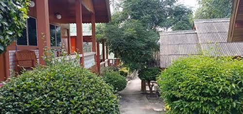 Bungalow with Garden View