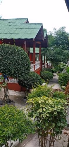 Bungalow with Garden View