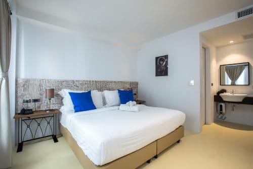 Suite with Hot Tub