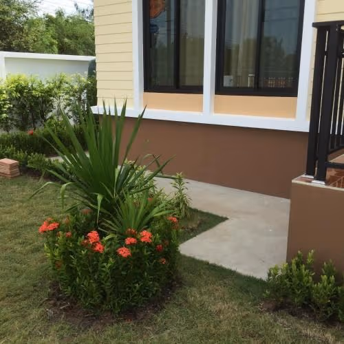 Bungalow with Garden View
