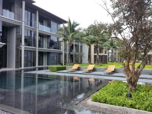 Apartment with Pool View