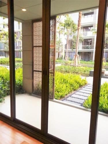 Apartment with Pool View