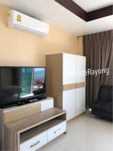 King Studio with Sofa Bed
