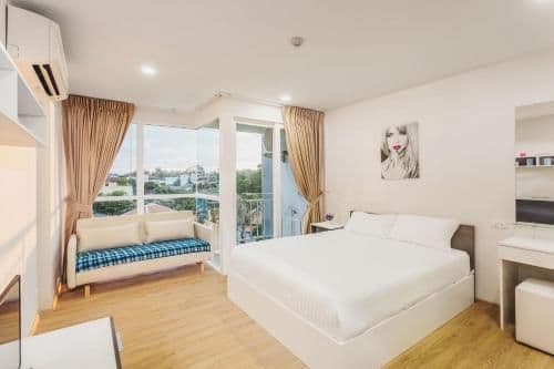 Condo in Kata in Ozone A519