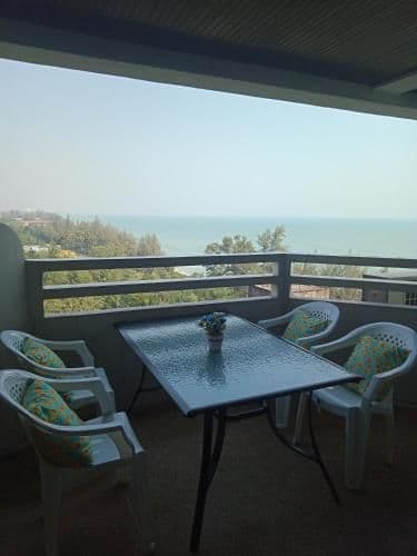 Studio Apartment with Sea View