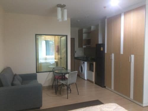 King Studio with Sofa Bed