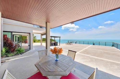 Villa with Sea View