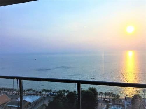 Luxury beachfront apartment Aeras