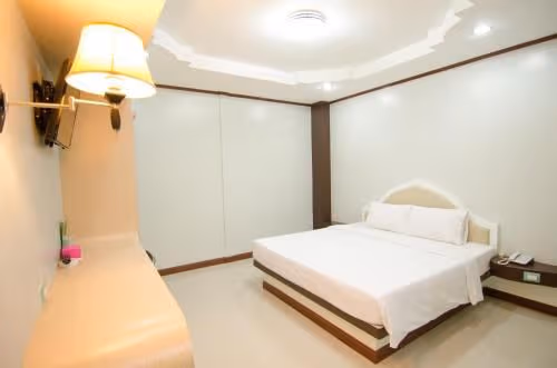 Queen Room with Garden View