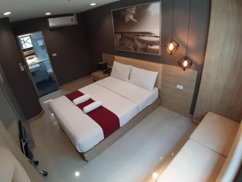 Deluxe Double Room with Window
