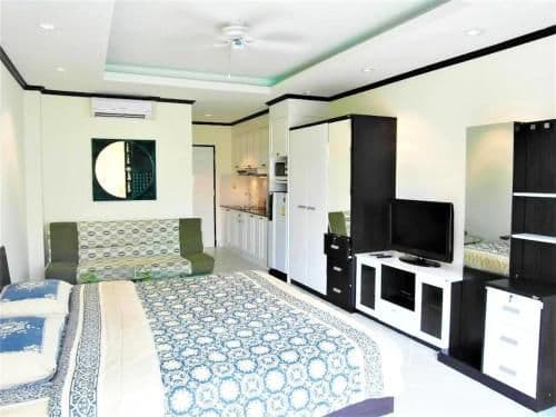 View Talay 1 with huge swimming pool! Pattaya