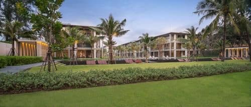 Luxury Oceanfront_pool access apartment