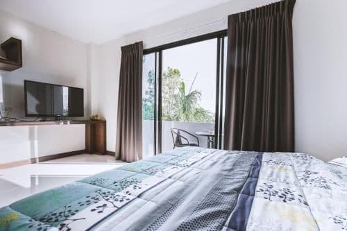 Apartment with Mountain View