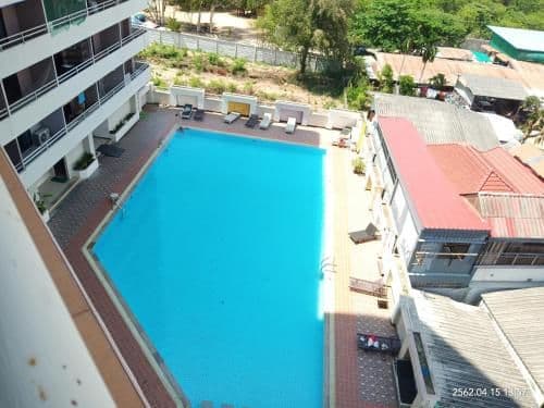 Apartment with Pool View