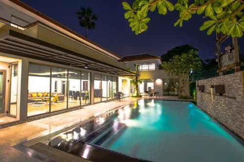 Premiere Nine-Bedroom Villa with Private Pool -Beach Front