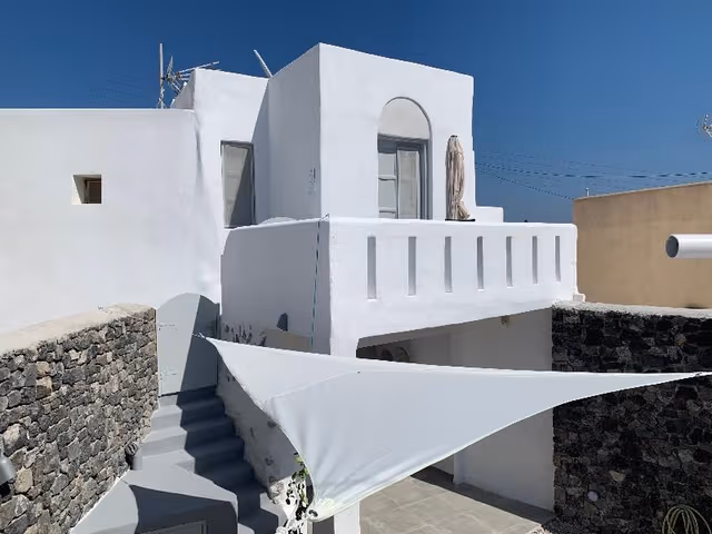VILLA WITH TERRACE