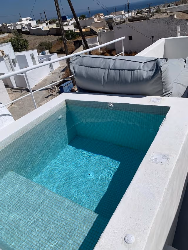 VILLA WITH TERRACE