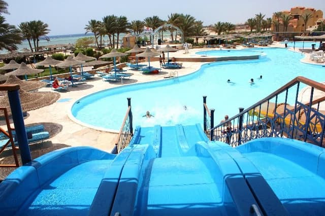 DOUBLE POOL VIEW
