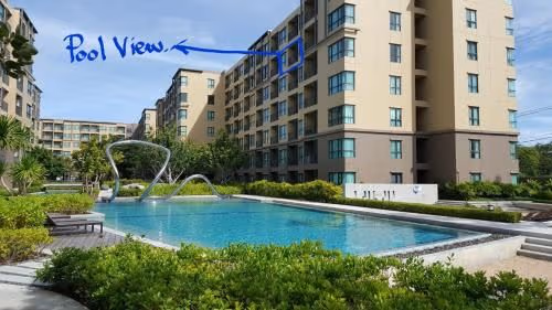 Apartment with Pool View