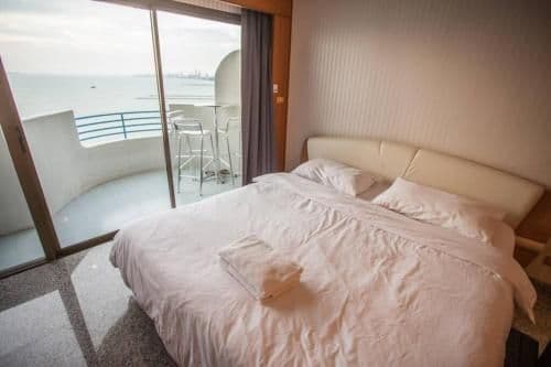 Pattaya seaside balcony/Beach front/4 peoples Pattaya seaside balcony/Beach front/4 peoples