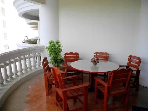 Family Room with Side Sea View