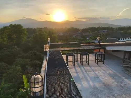 โรงแรมแสนดีเพลส เมาเท่นวิว จอมทอง