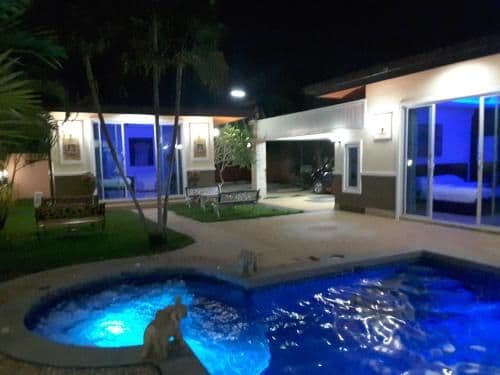 Deluxe Bungalow with Garden View