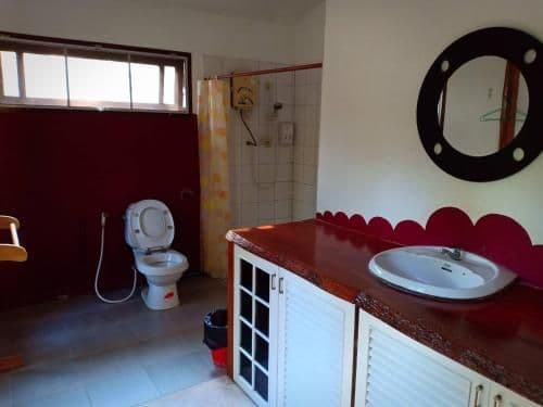 10-Bed Mixed Dormitory Room