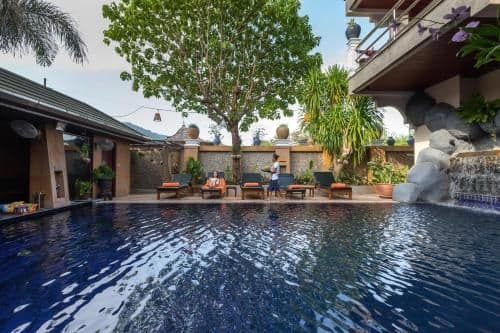 Villa with Garden View