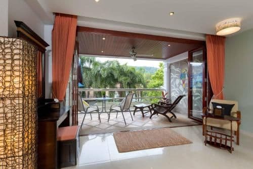 Villa with Garden View