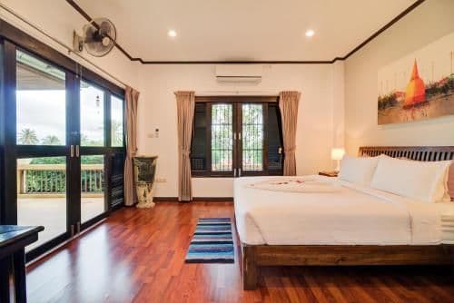 4-Bedroom Villa with Sea View