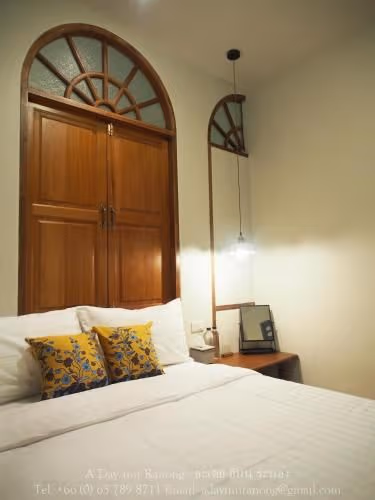 Queen Room with Shared Bathroom