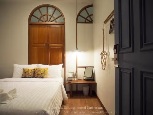 Queen Room with Shared Bathroom