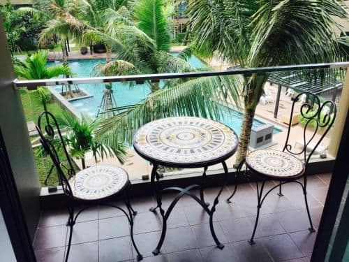 Apartment with Pool View 