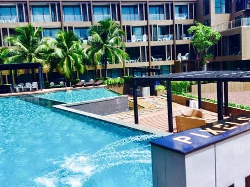Apartment with Pool View 