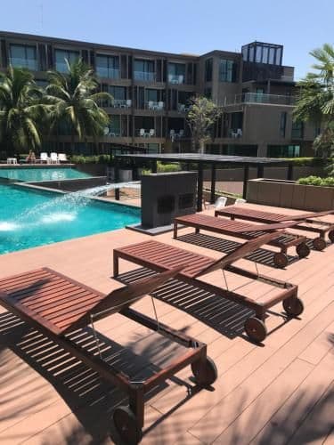 Apartment with Pool View 