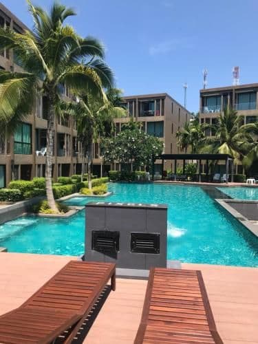 Apartment with Pool View 